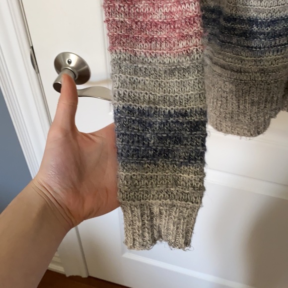 American Eagle Sweater - Picture 2 of 4